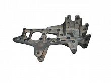 Кронштейн передней рессоры правый Mercedes Benz A9303220501